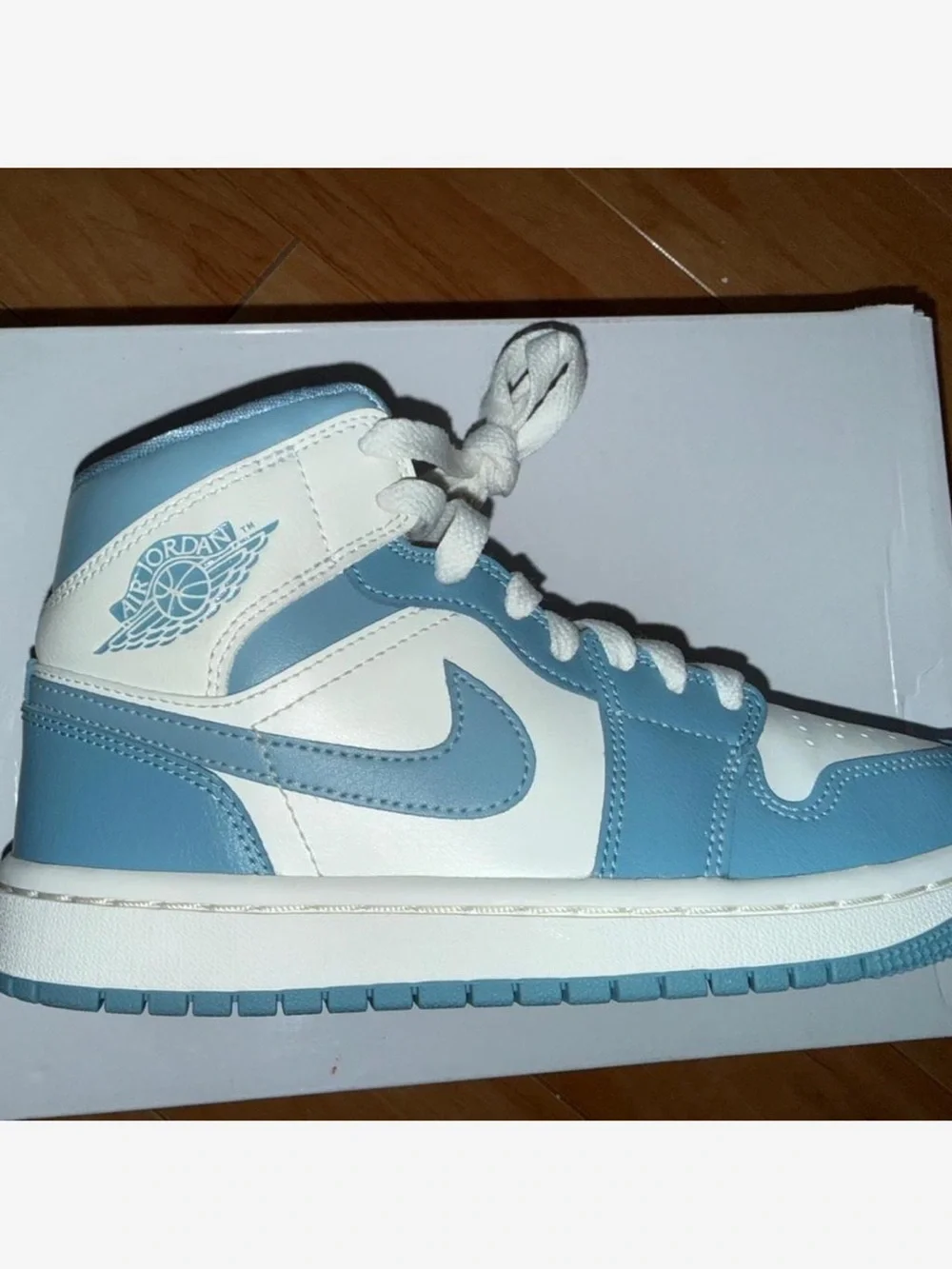 Women's Air Jordan 1 Mid 'University Blue'